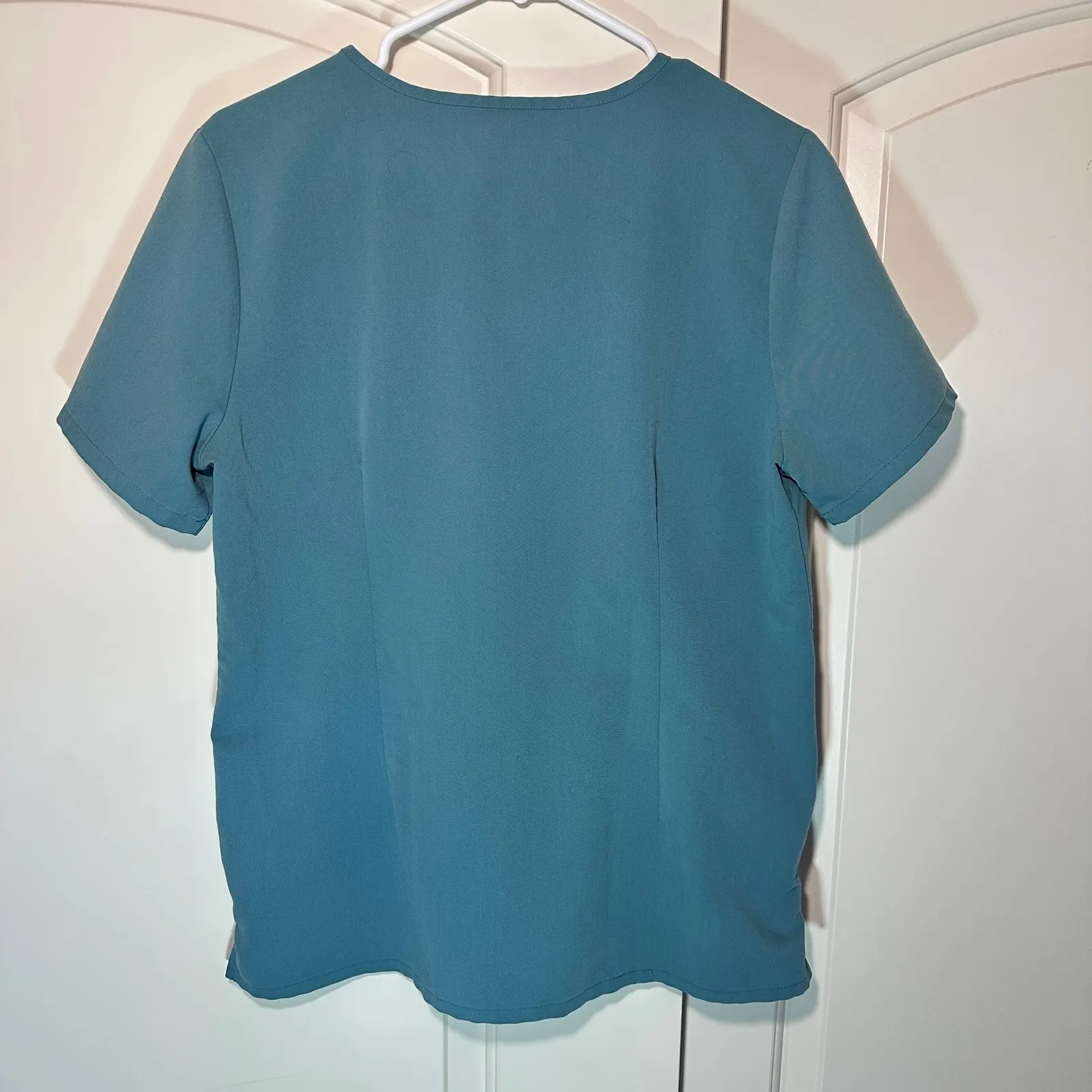 FIGS Casma Scrub Top Hydrogreen Technical‎ Collection 3 Pocket Womens Medium - Image 6