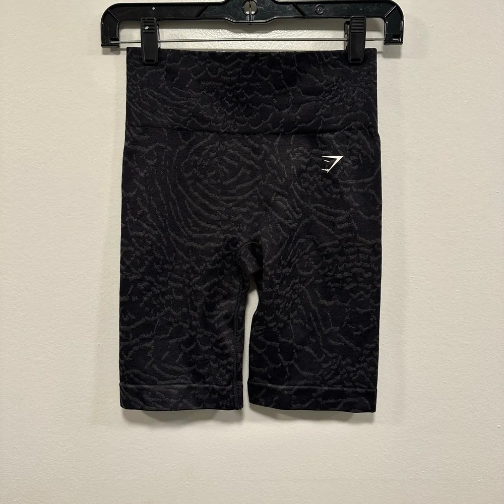 Gymshark shorts! Black biker workout booty lift shorts! Women’s size small! - Image 5