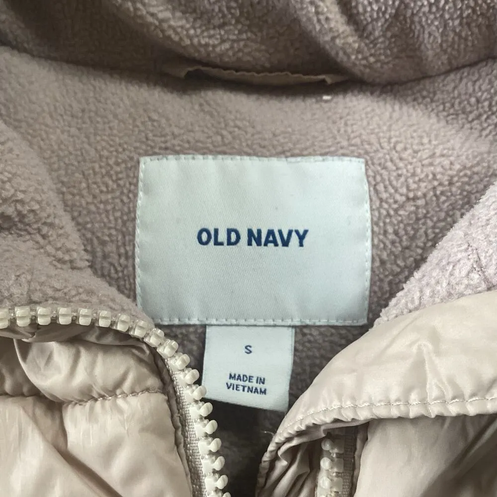 Old Navy Frost-Free Puffer Vest - Image 5
