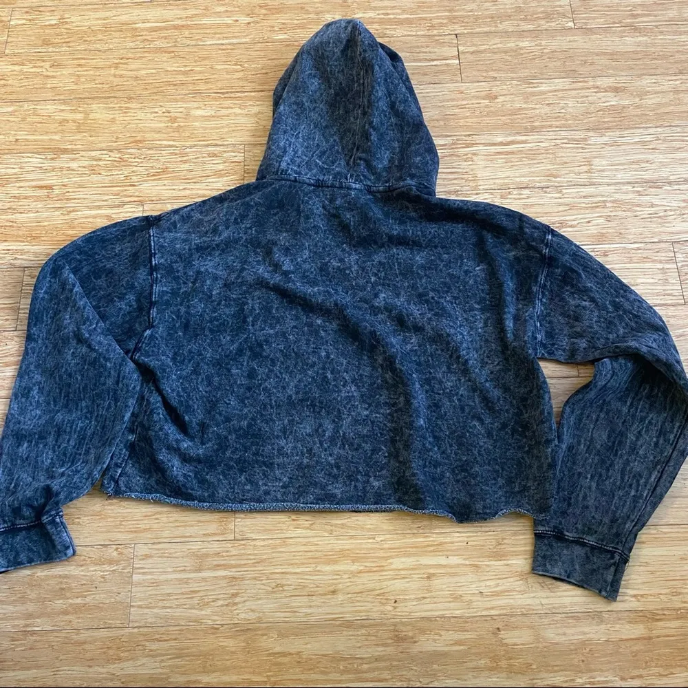 AC/DC Women's Boho Black Summer Tour 1979 Crop Hoodie Band Sweatshirt Sz Large - Image 2