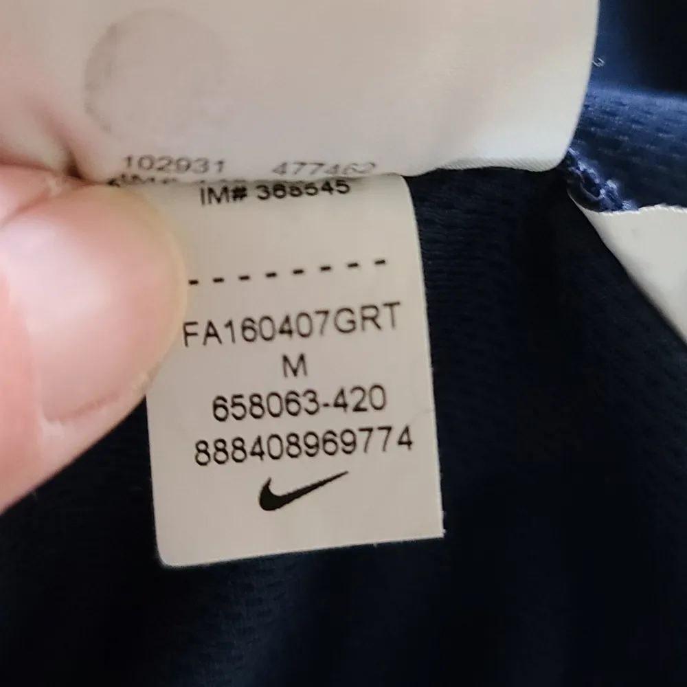 Nike WV polo size medium - Image 9