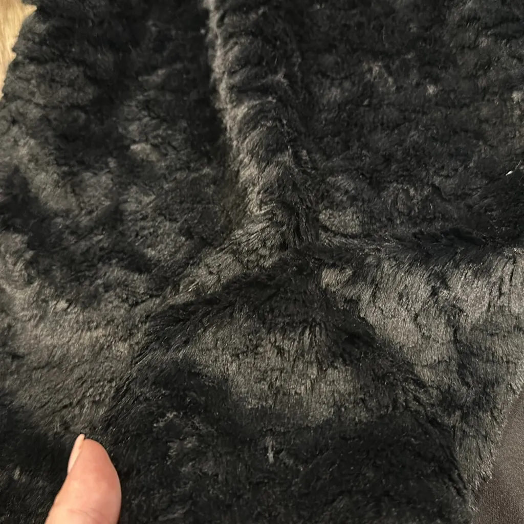 Eyeshadow NWOT  small fur jacket. Small - Image 2