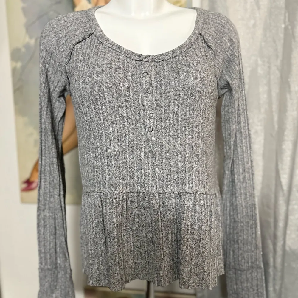 Mossimo woman’s long sleeve sweater size XS Gray - Image 2