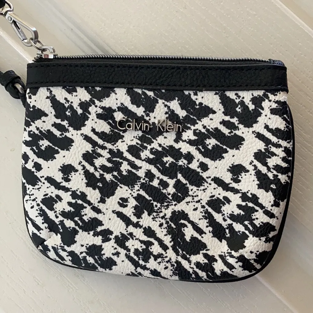 FINAL MARKDOWN  SEND OFFERS Ladies’ Calvin Klein wristlet - Image 3
