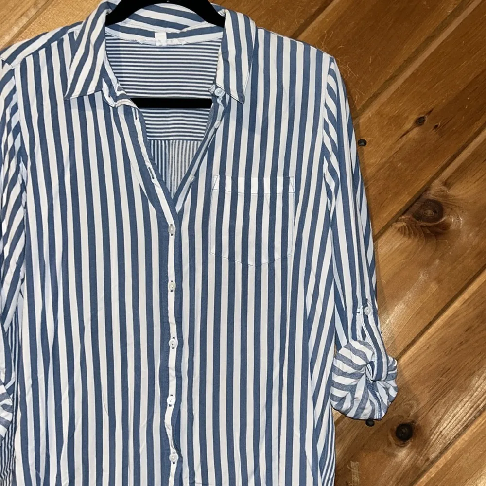 Jane + Delancey blue & white striped button up beachy shirt - Image 2