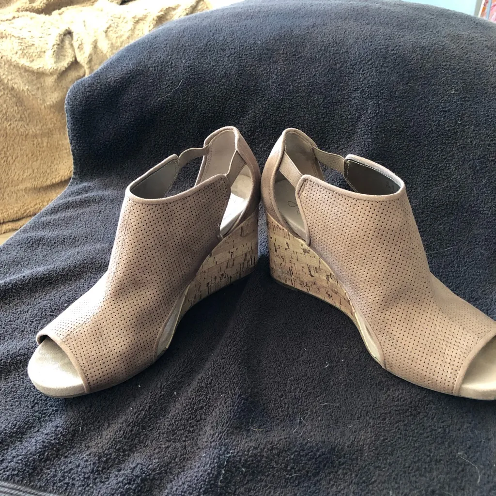 Women’s tan cork heeled sandals. Size 11. - Image 2