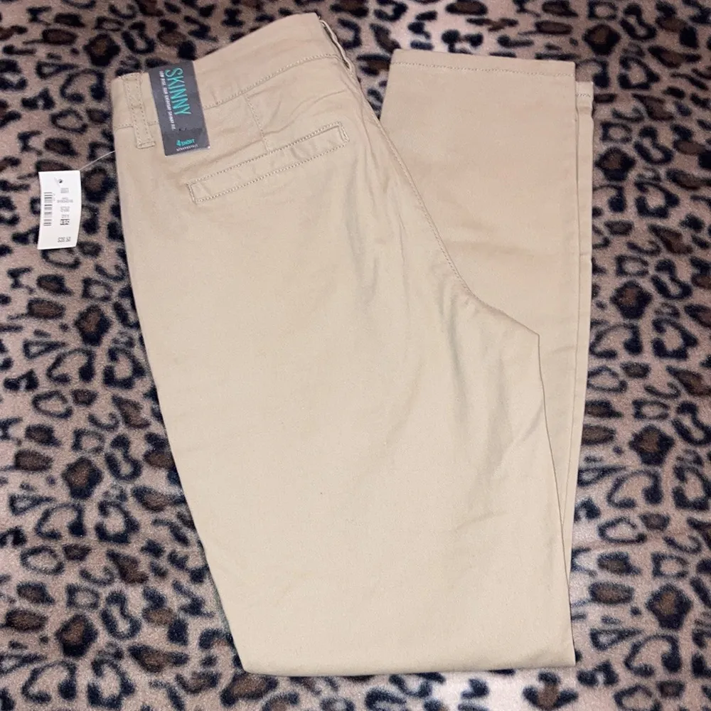 AEROPOSTALE Khaki Pants Women’s Size 4 Short Low Rise Skinny Pants Khaki Chinos - Image 11