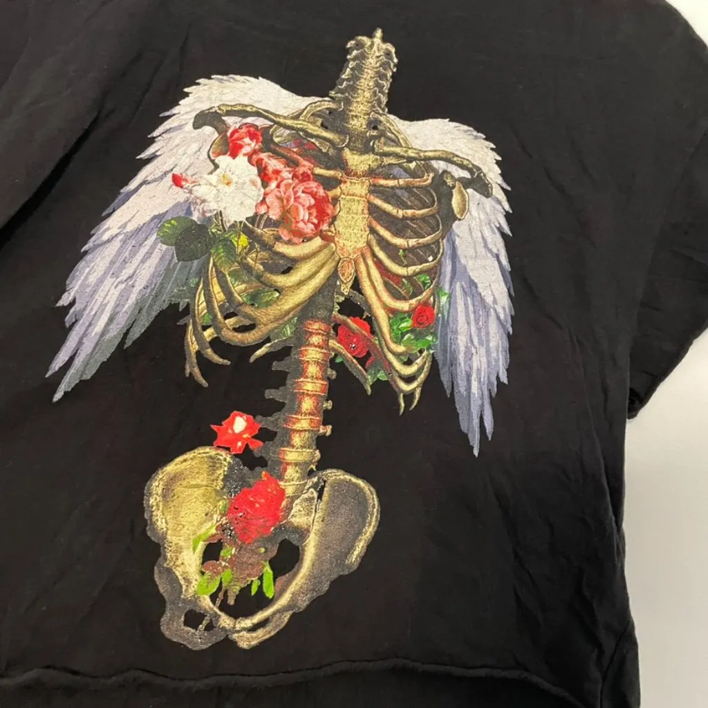 SAINTS X SINNERS Black Ribcage Skeleton Angel Roses Raw Hem Crop Top Graphic Tee Size M - Image 8