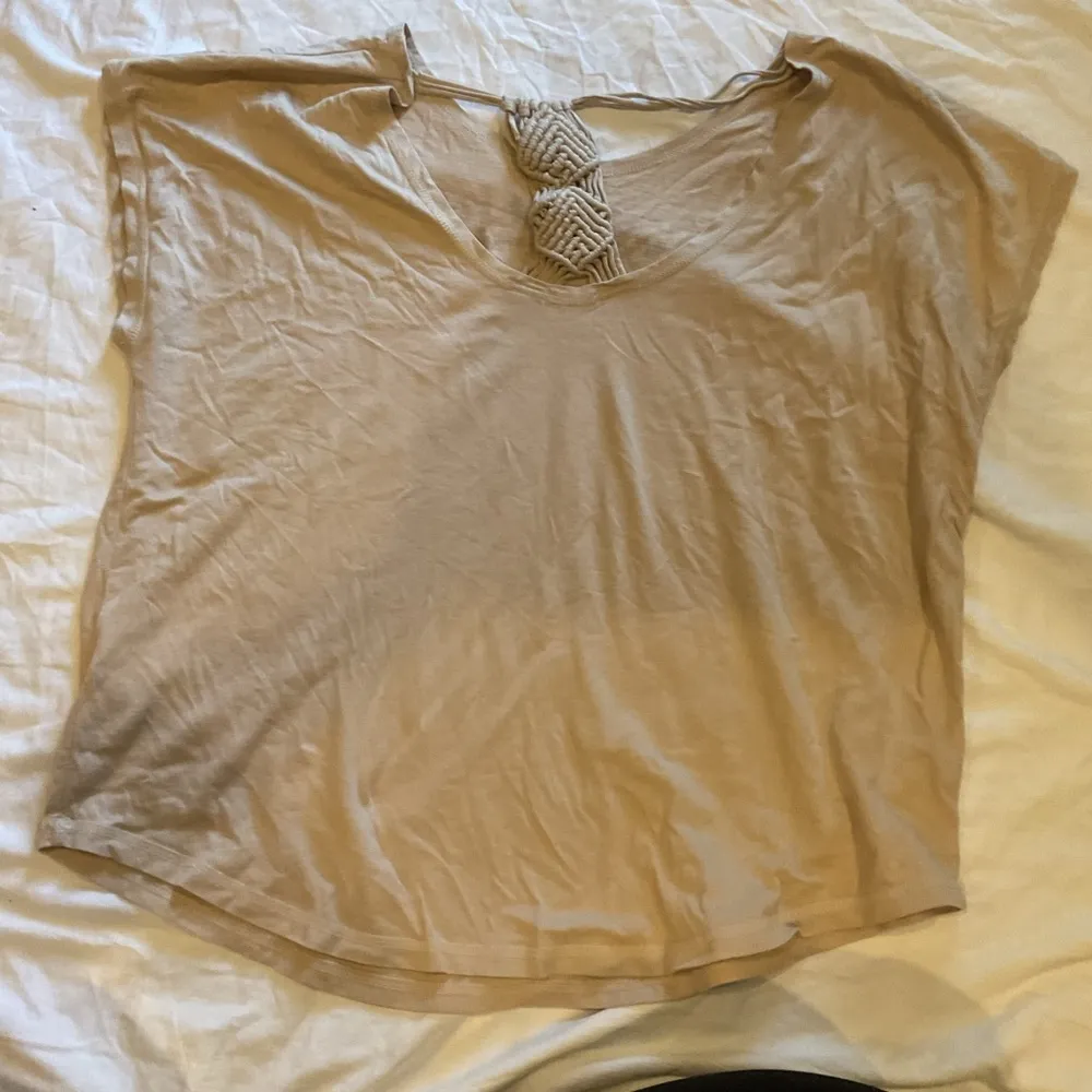 Ariat Beige Top with Floral Accents - Image 4