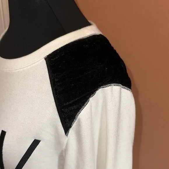 NWT Pink Victoria’s Secret Crewneck Sweater with Crushed Velvet Cap Sleeve - Image 3