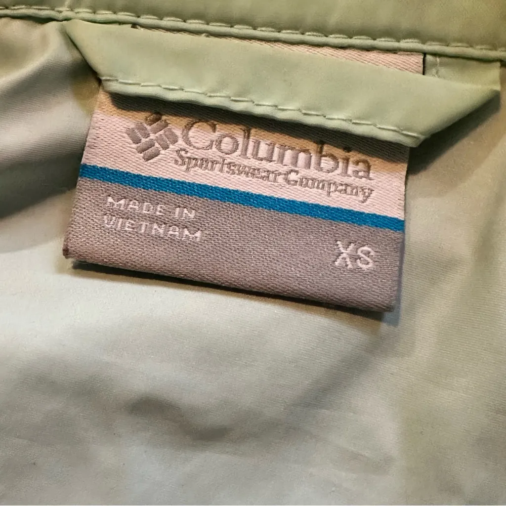 Columbia Women's Arcadia II
Rain Jacket Seafoam Green Size
XS Water Resistant - Image 4