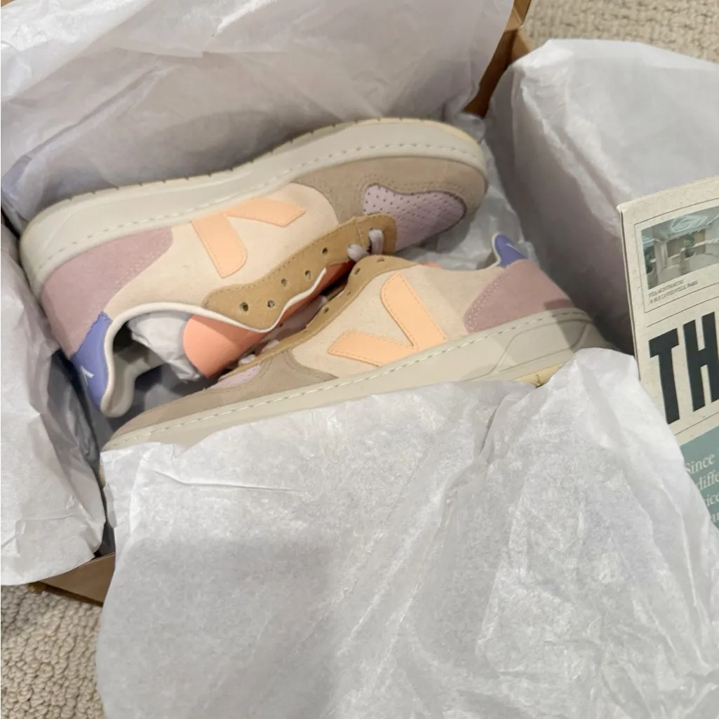VEJA V-10 Multicolor‎ Peach Leather Low Top Sneakers NWT in box Size 6 - Image 2