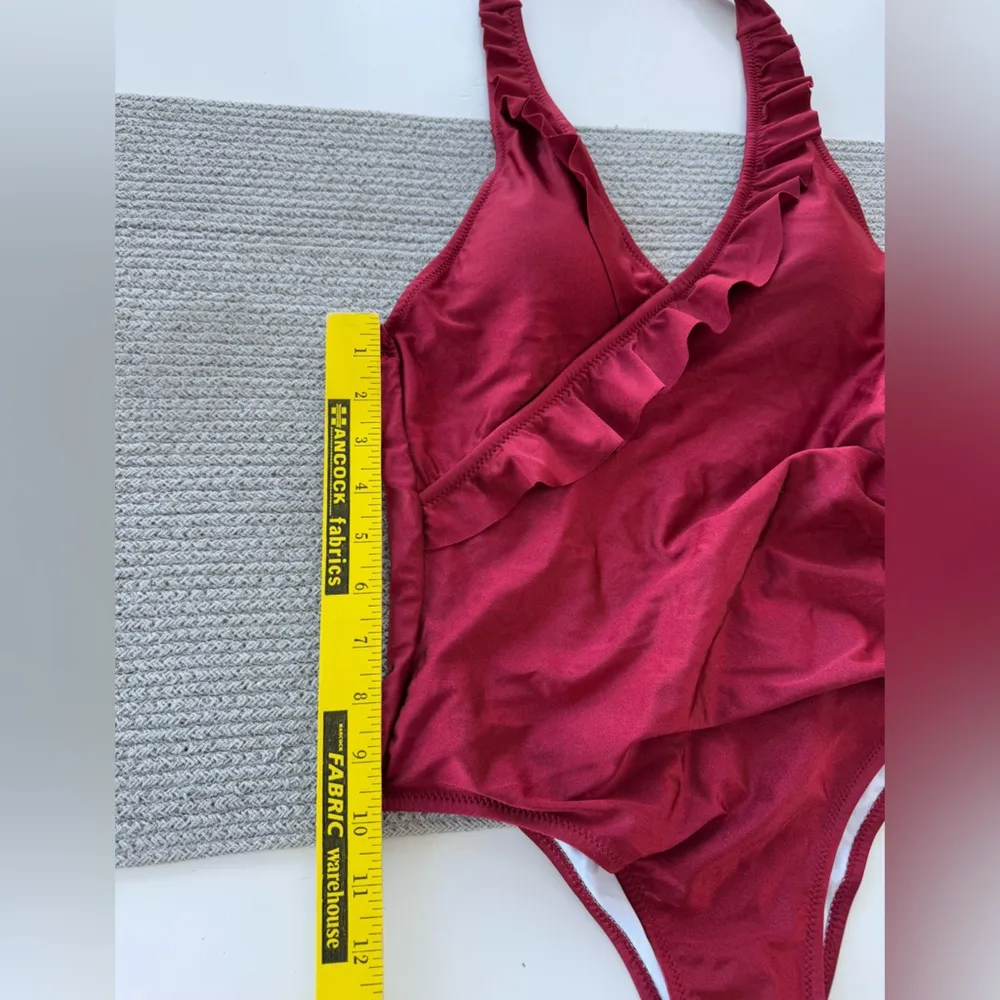 Cupshe Burgundy Wine Dark Red Ruffle Halter One Piece Swimsuit Size Medium NWT - Image 7
