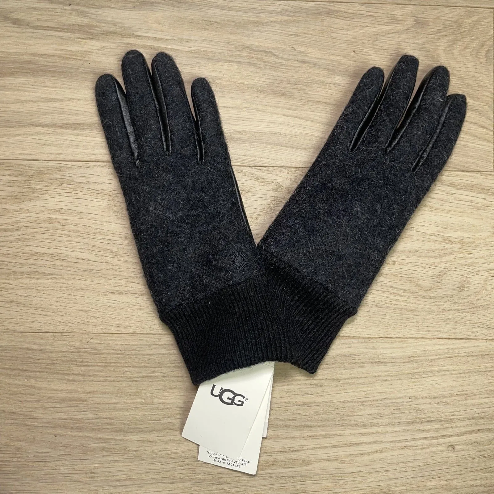 🆕 UGG Wool & Leather Palm Touchscreen Tech Gloves with Fur Lining - S/M - Image 2