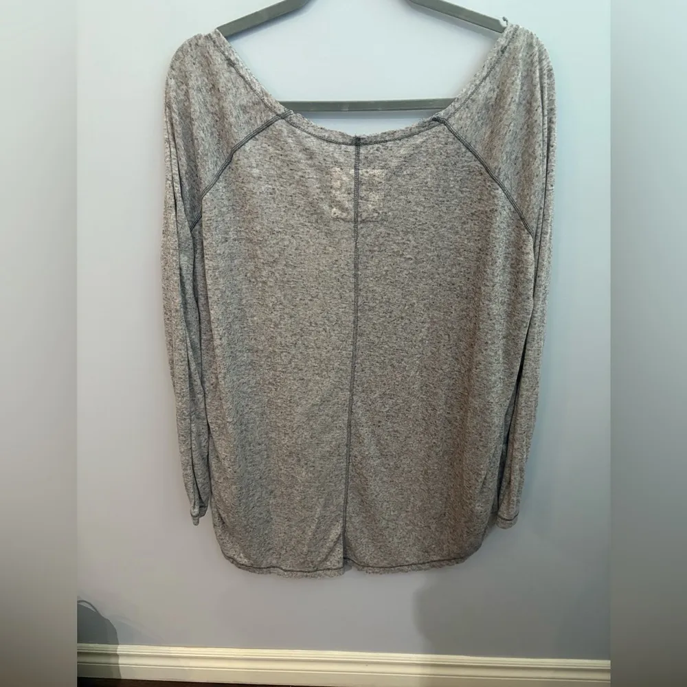 Free People Gray Heathered Burnout Long Sleeve Top in Size Large - Image 5