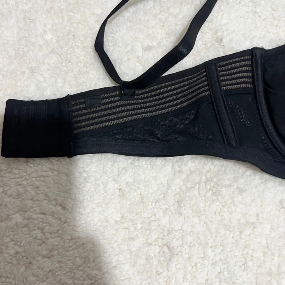 Chantelle  Black Bra Size 32D - Image 9