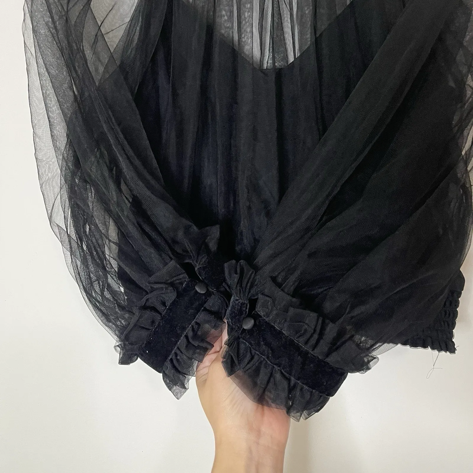 Alice + Olivia Alexia black Mesh Mock Neck Long Sleeve Crop Top size Medium - Image 5