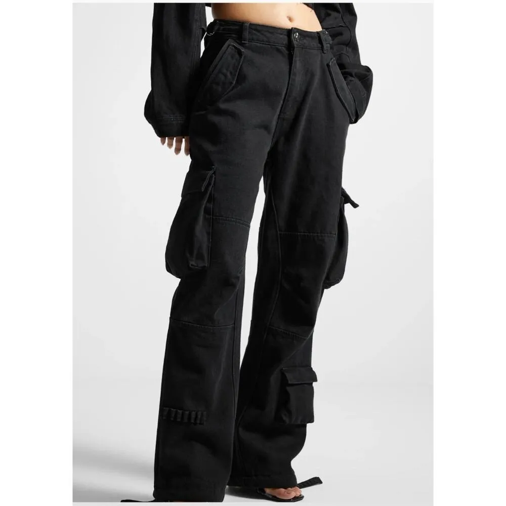 Maniere De Voir  - Mid Rise Cargo Pants in Black - Image 6