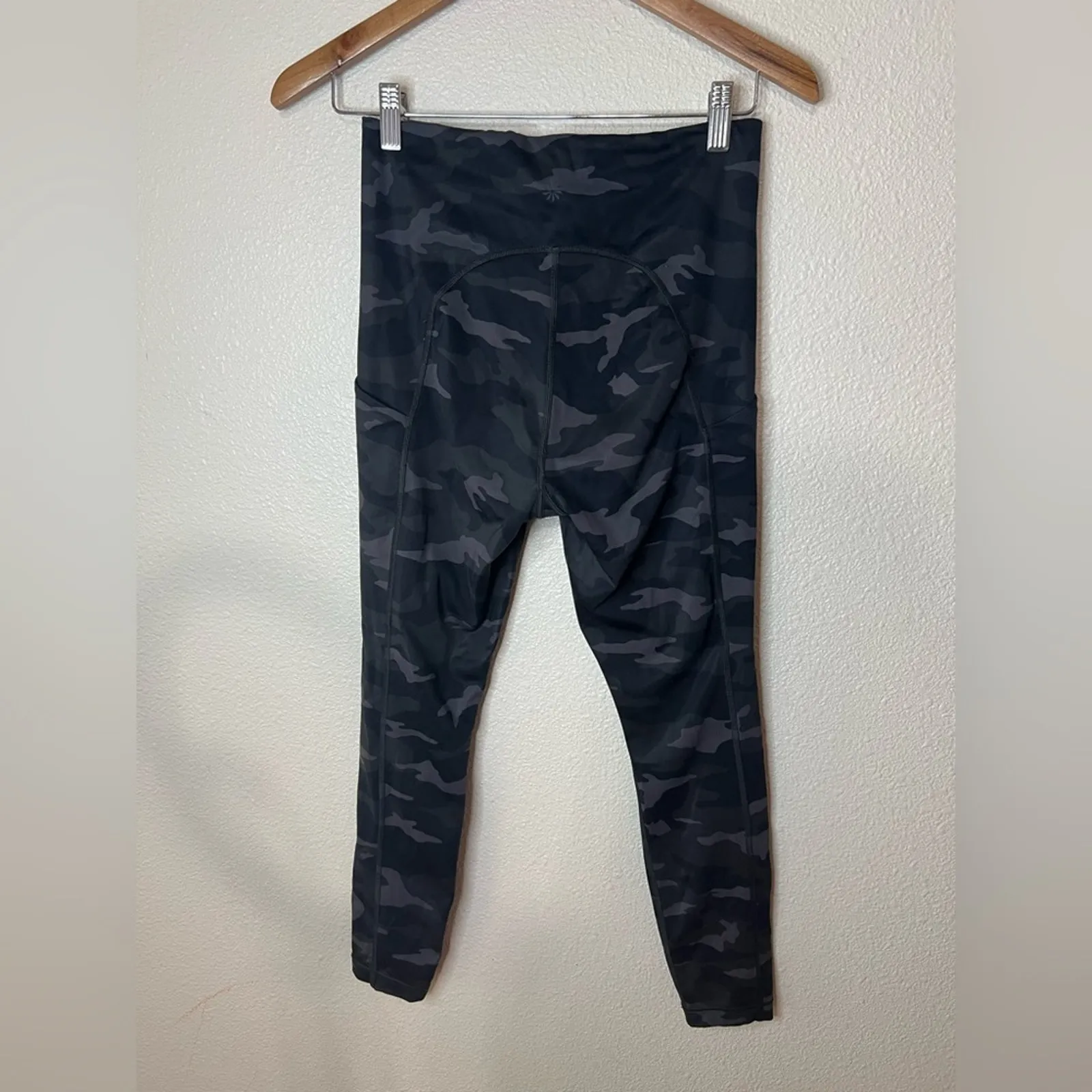 Athleta ultimate camo camouflage 7/8 tight leggings with thigh pocket SMALL - Image 7