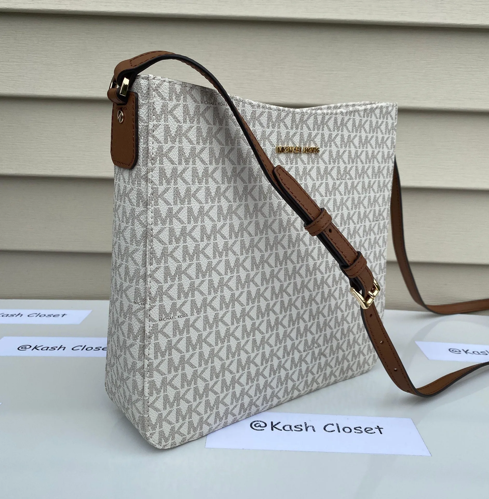 MK JST LG Messenger Leather Crossbody Bag - Image 3