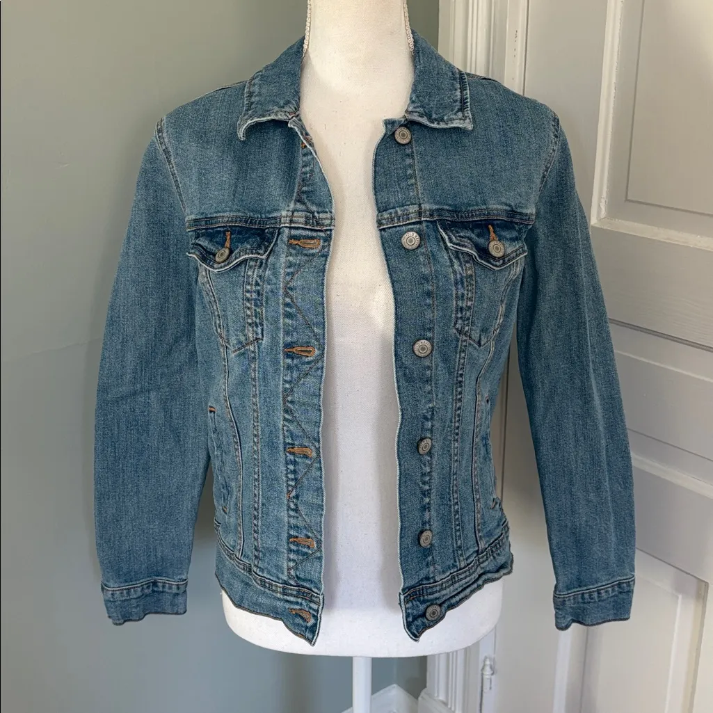 Old Navy Classic Jean Jacket Medium Wash Painted Floral Back Size Small - Image 3