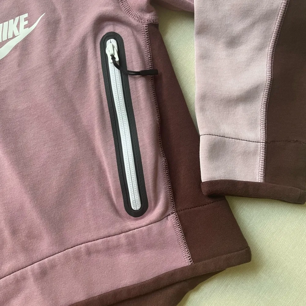 Nike Sportswear Tech Fleece Sweatshirt - Image 10