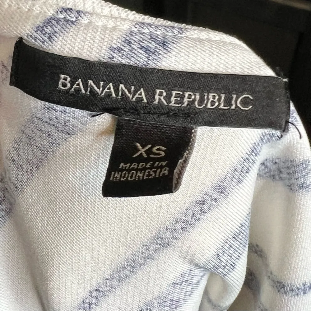 Banana Republic Ruffle Sleeve One Shoulder Striped Top Size XS - Image 6