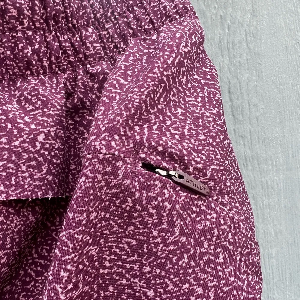 Athleta Mesh Racer Run Short 4" Purple Print Size Xsmall - Image 3