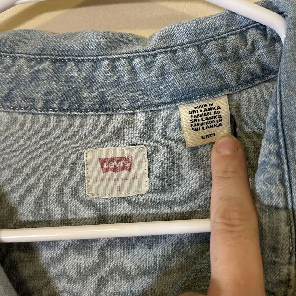 Levis Women's Kinsley Denim Utility‎ Shirt Blue A0846 Small long Sleeve Ruffle - Image 4