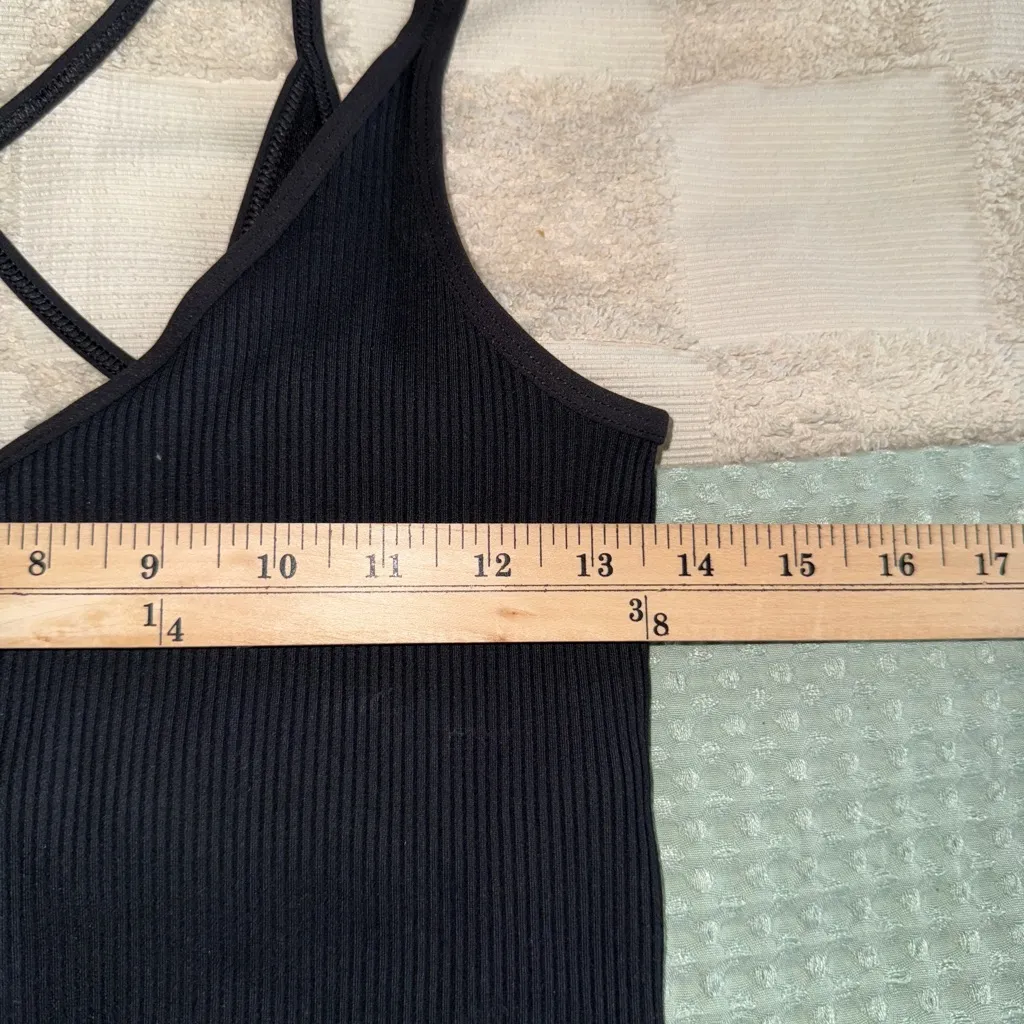 Vuori rib crop tank top size Medium - Image 3