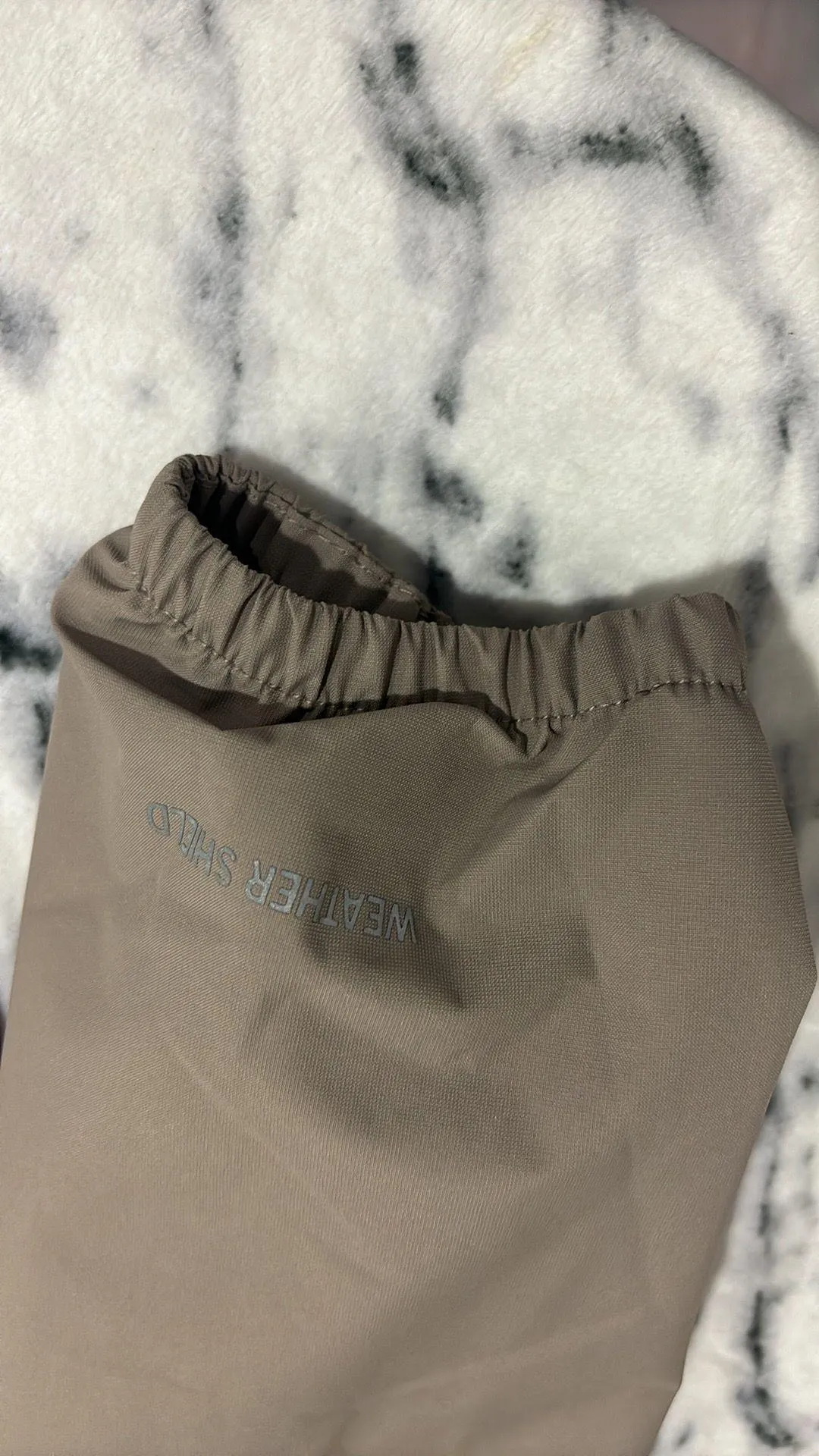 NWT  Women's Lightweight Ripstop Rain Jacket with Pockets Size Small .  Driftwood color . - Image 8