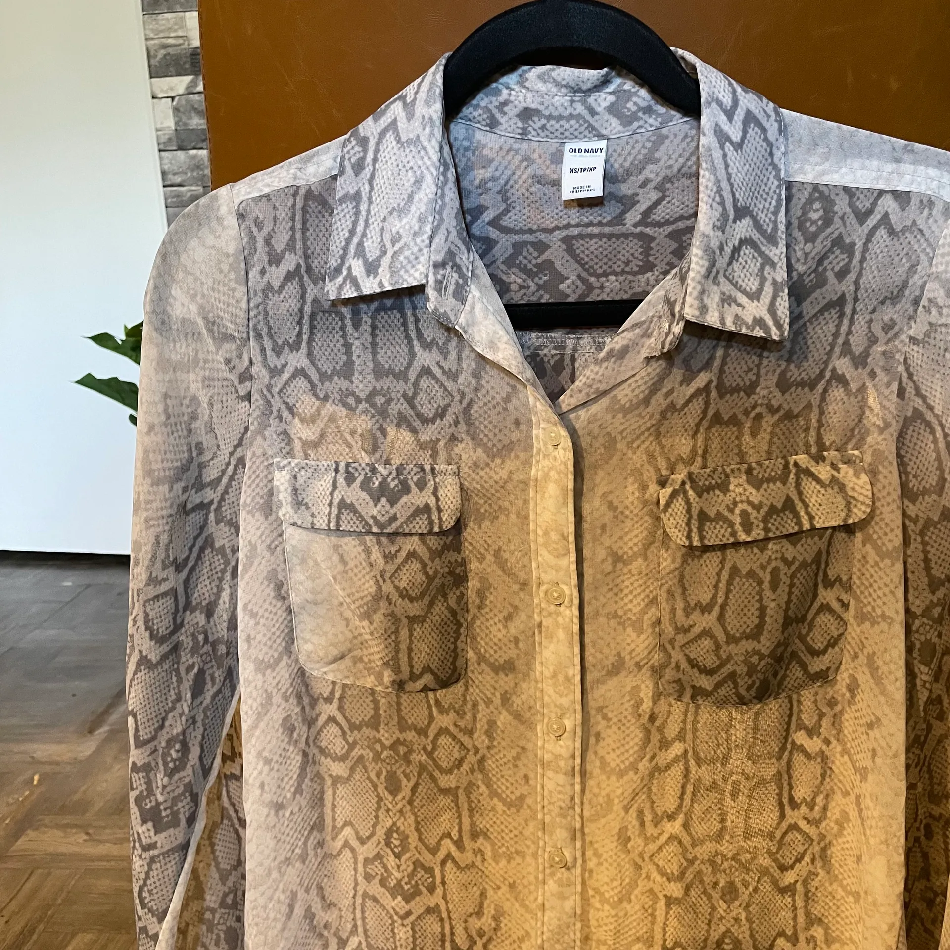 Old Navy snake print button up blouse - Image 7