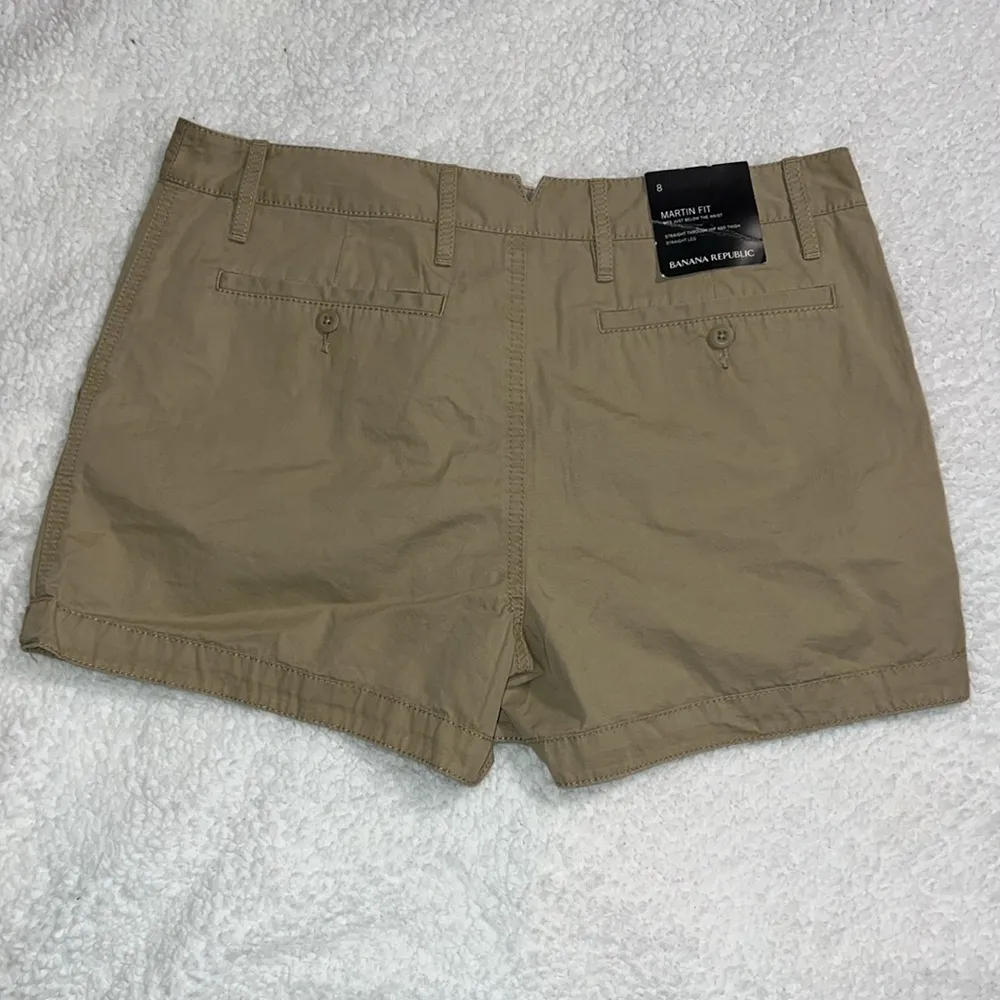 BANANA REPUBLIC size 8 khaki shorts Martin fit straight leg sits below the waist - Image 7