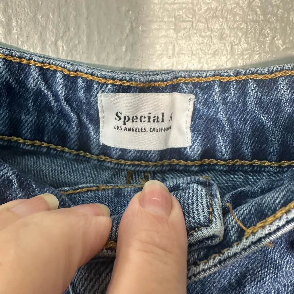 Special A Los Angeles Distressed Jean Shorts Size Medium EUC - Image 4