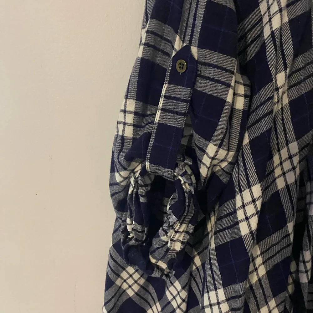 womens shacket medium Plaid Light Weight Fringe Adjustable Sleeves Size Medium - Image 2