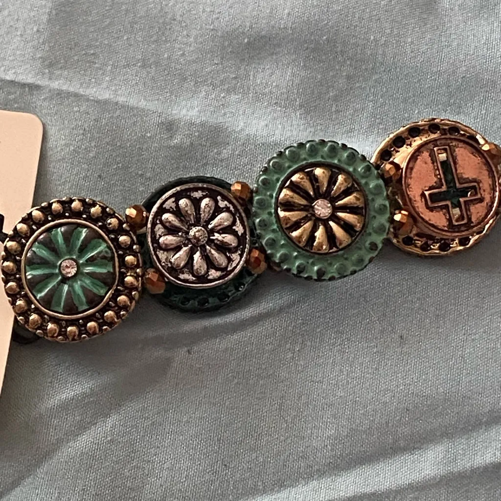 Cato Womens Stretch Bracelet 7” To 10” Round Disks Turquoise Copper Silver Cross - Image 5