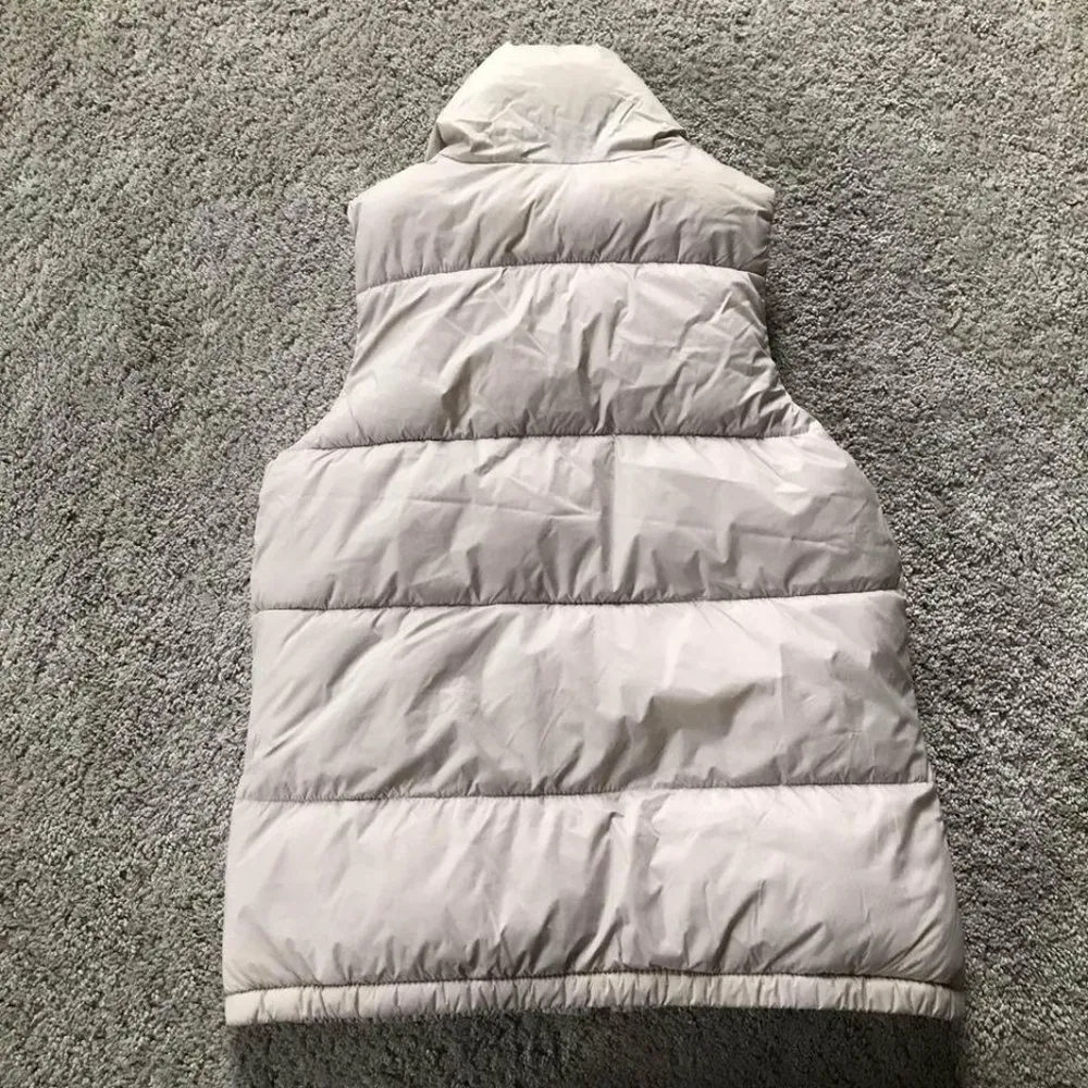 Old Navy  women’s extra small puffer vest - Image 5