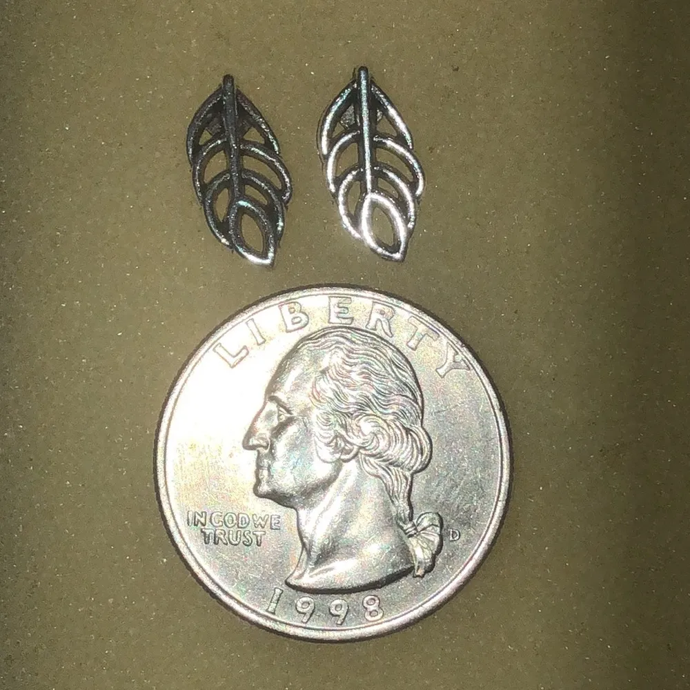 Silver Tone Dainty Boho Cutout Leaf Earrings - Image 3