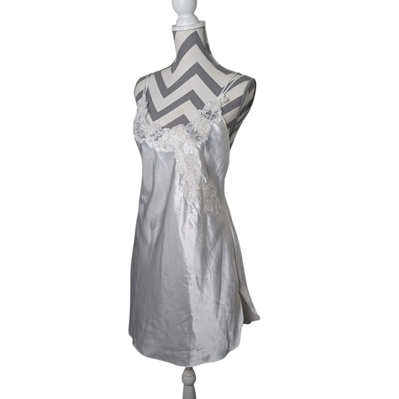 CALIFORNIA MISS Vintage White Satin Chemise Slip with Lace Applique Size Medium - Image 3