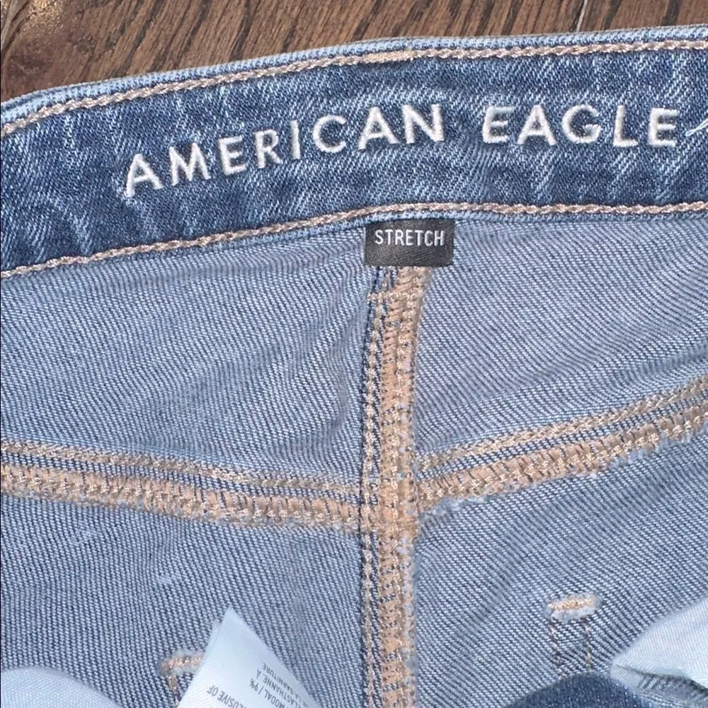 American Eagle Distressed Denim MOM Shorts size 8 - Image 4