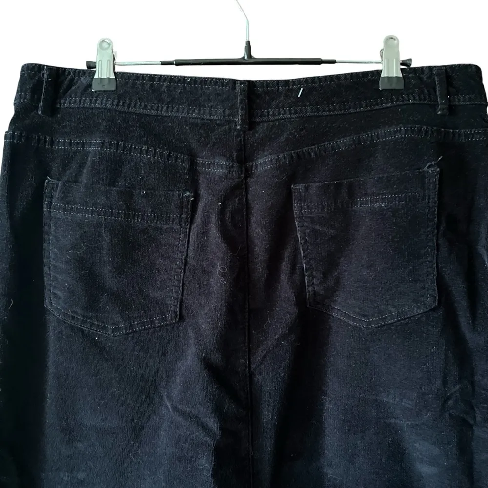 Vintage Black Corduroy midi skirt. Size 16. - Image 4