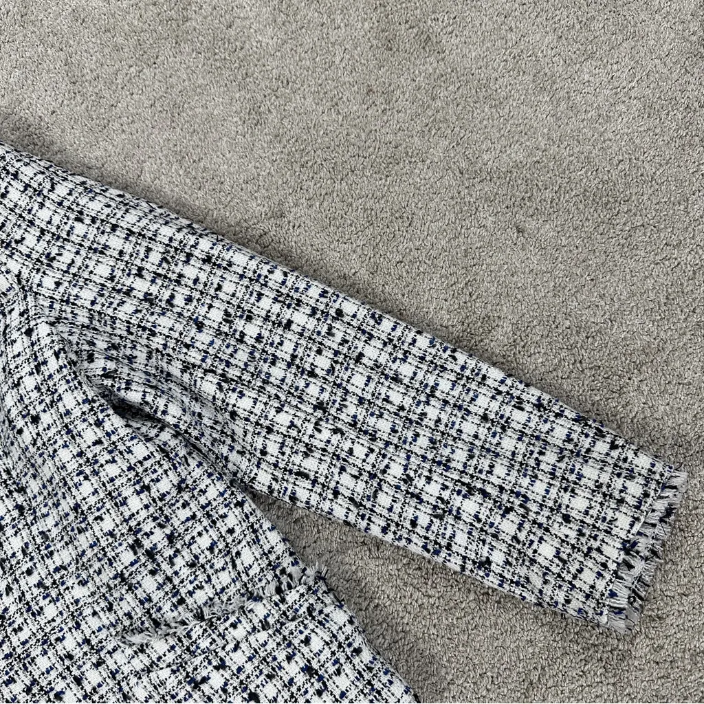 H&M Women’s Textured Tweed Speckled Blazer Jacket Fringe Lined in White Black 12 - Image 7