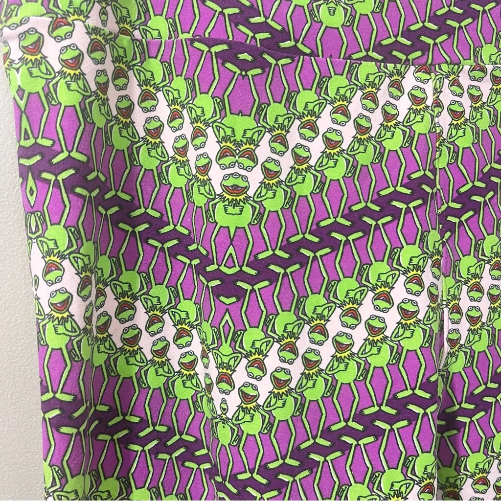 LuLaRoe Kermit the Frog Chevron print pink/green leggings one size - Image 4