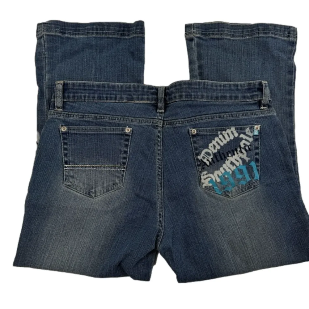 South Pole Y2K Cropped Embellished Patched Graffiti Denim Capri Jeans Grunge Blue Size undefined - Image 4