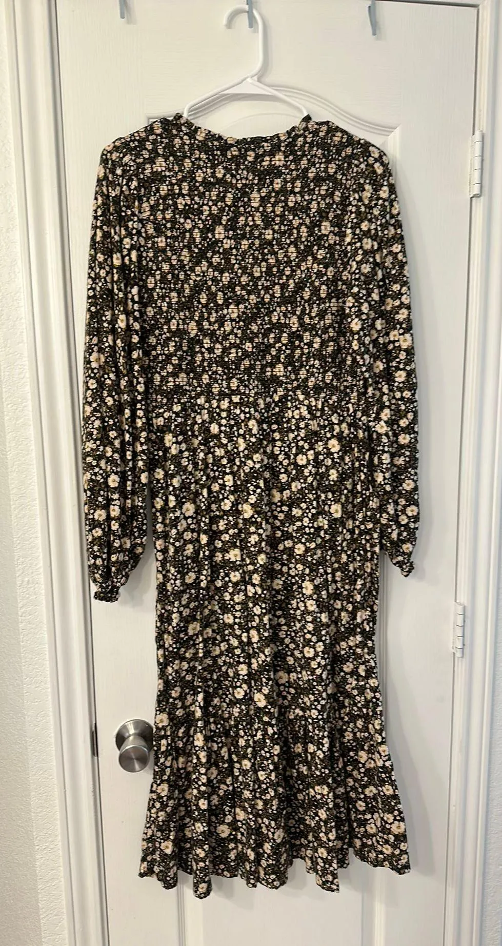 Old Navy Midi Dress Floral Black - Image 4