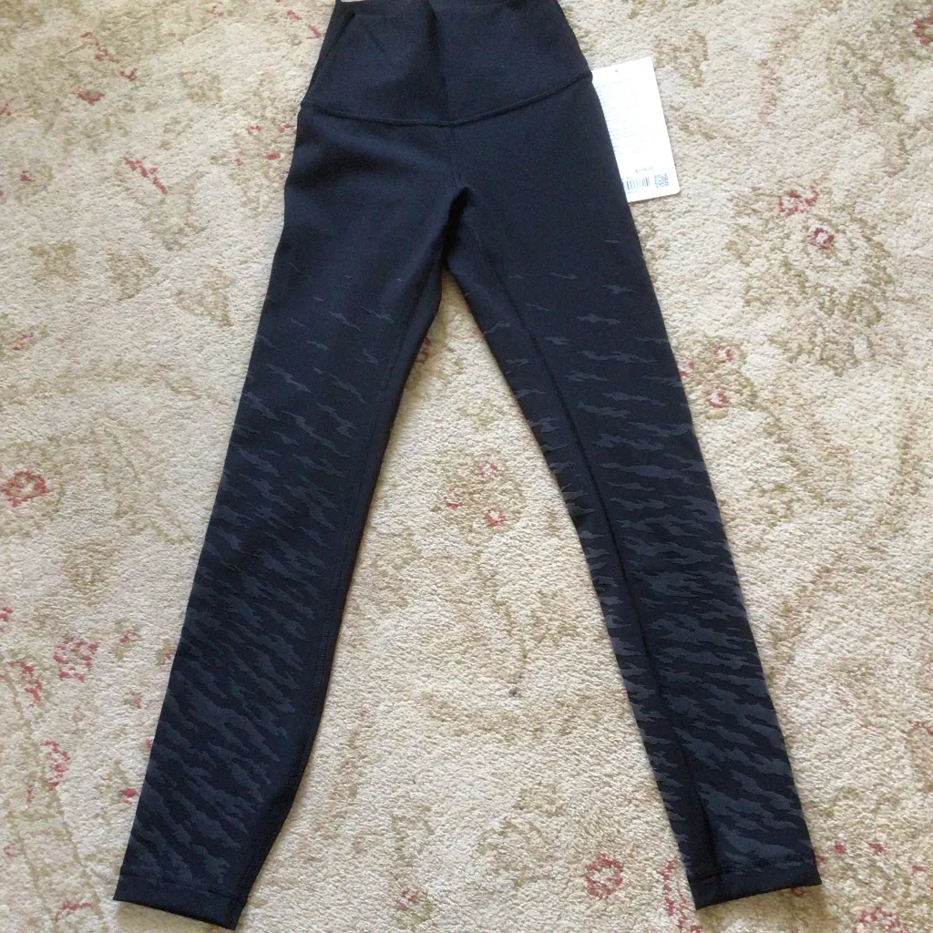 lululemon Wunder Under Lunar New Year HR 25” leggings in Black Tiger sz 0 - Image 5