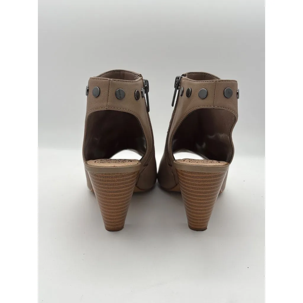 Women’s Vince Camuto Size 7.5 Taupe Wedge Heels with Heel & Toe Exposure w/ Silv - Image 3