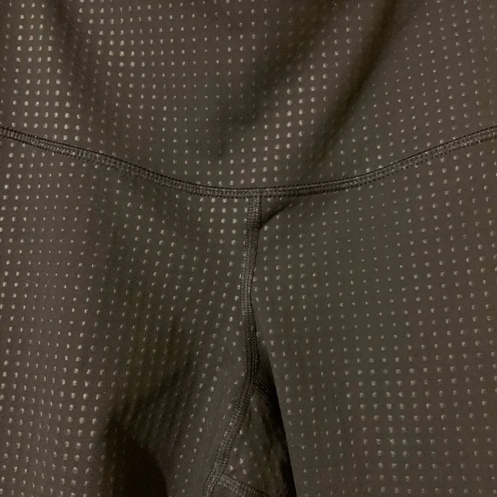 OLD NAVY 'go-dry' cropped polka dot leggings - Image 4