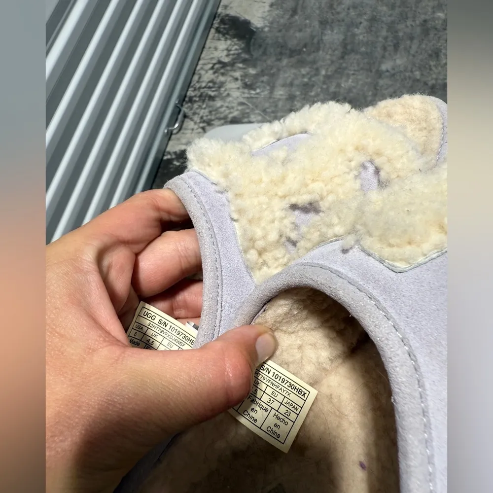 UGG  Shearling SLIDE Sz 6 Lilac - Image 12
