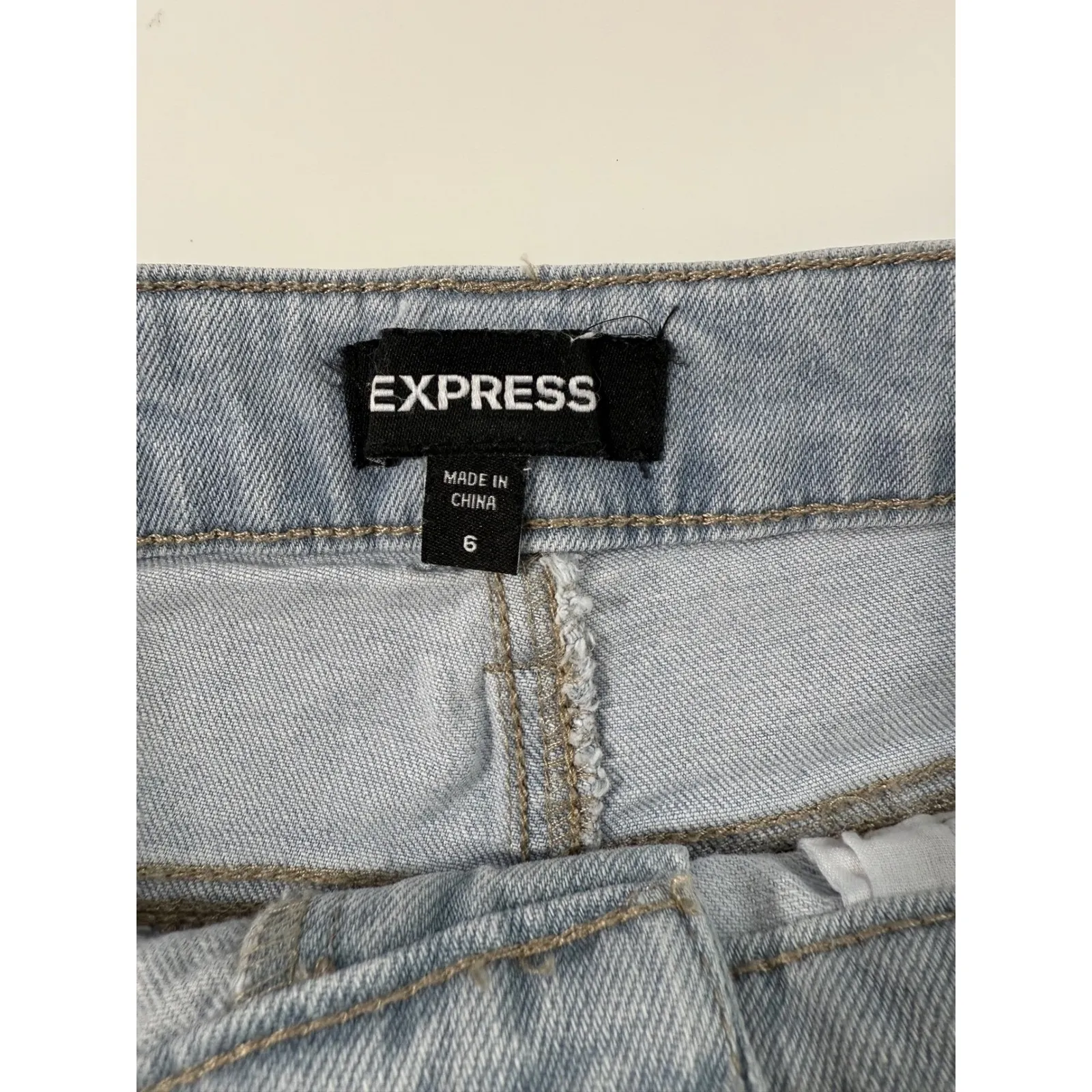 NWT EXPRESS Flare Mid-Rise Ripped Jeans Size 6 | Boho Chic | Streetwear‎ - Image 6